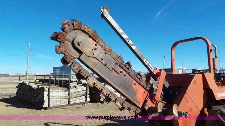 image for item J8257 Ditch Witch 7610DD trencher