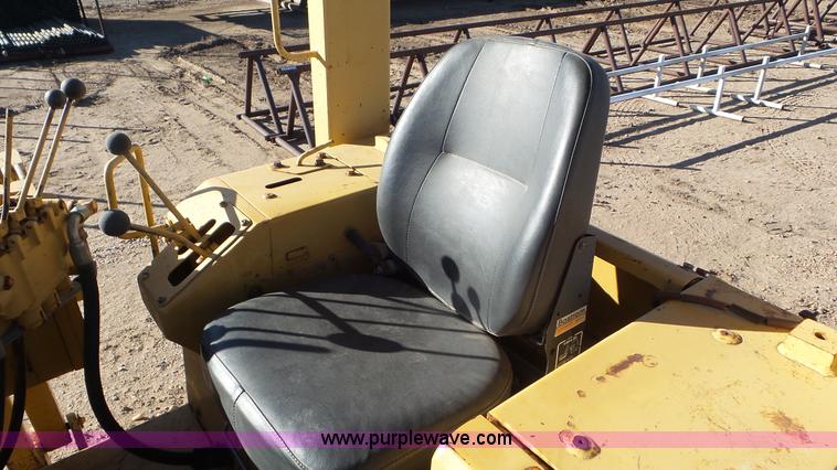 image for item J8259 1984 Fiat-Allis FD5 dozer