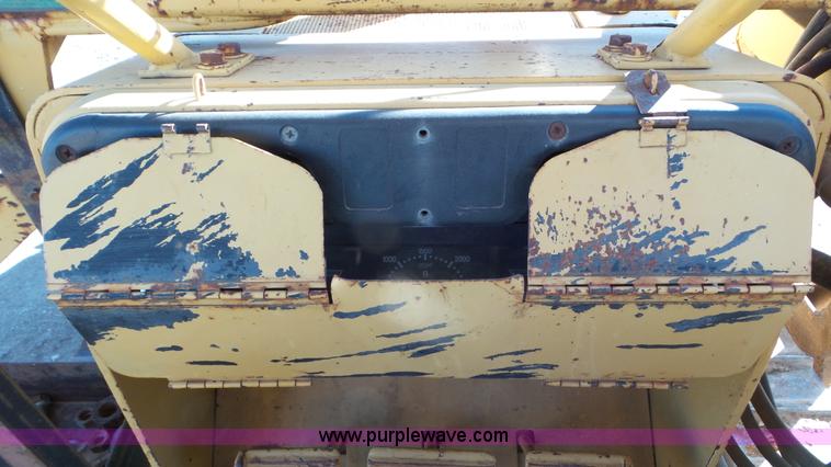 image for item J8259 1984 Fiat-Allis FD5 dozer