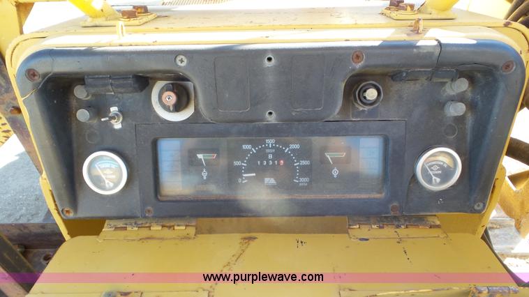 image for item J8259 1984 Fiat-Allis FD5 dozer