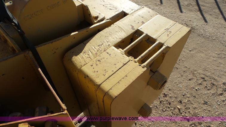 image for item J8259 1984 Fiat-Allis FD5 dozer