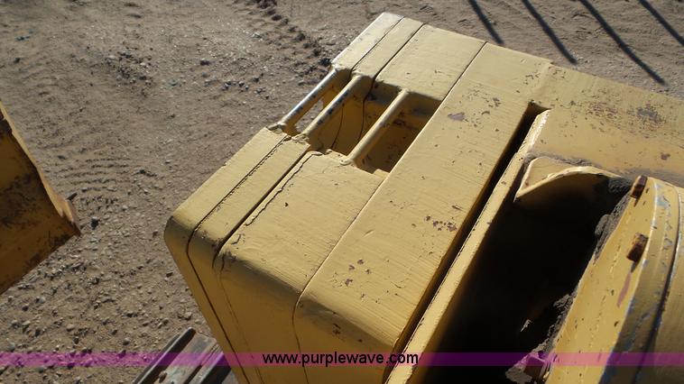 image for item J8259 1984 Fiat-Allis FD5 dozer