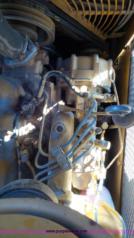 image for item J8259 1984 Fiat-Allis FD5 dozer