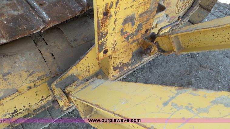 image for item J8259 1984 Fiat-Allis FD5 dozer