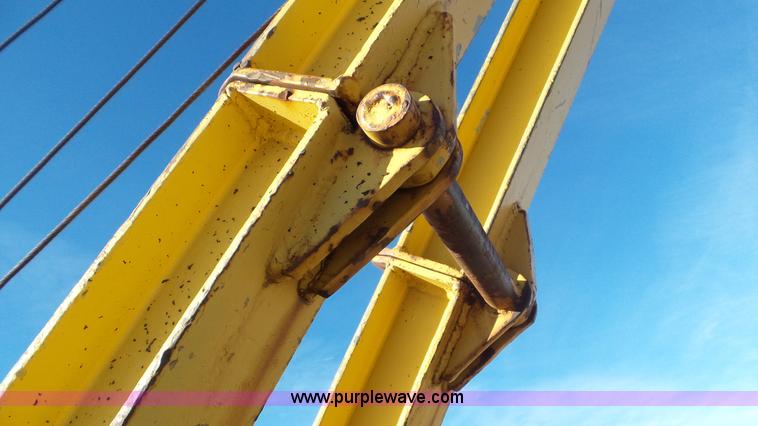 image for item J8259 1984 Fiat-Allis FD5 dozer