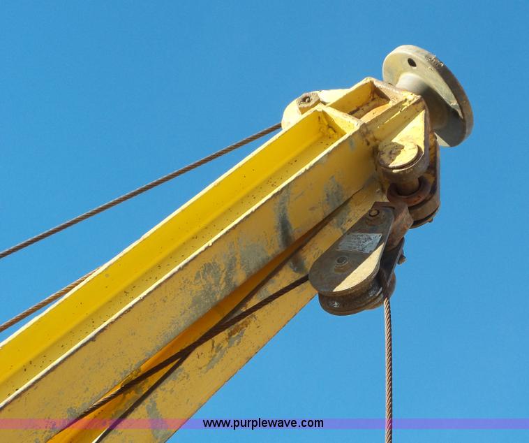 image for item J8259 1984 Fiat-Allis FD5 dozer