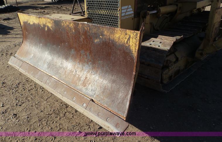 image for item J8259 1984 Fiat-Allis FD5 dozer