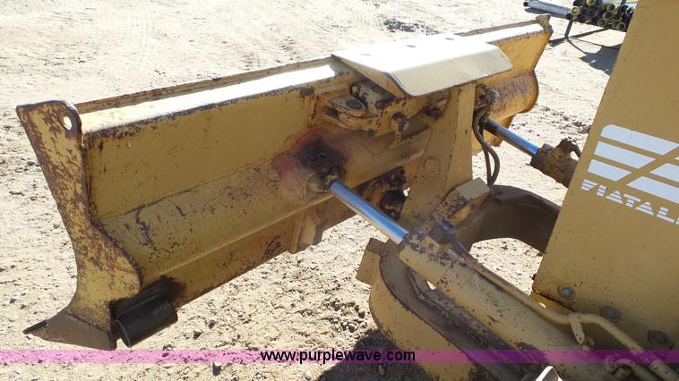 image for item J8259 1984 Fiat-Allis FD5 dozer