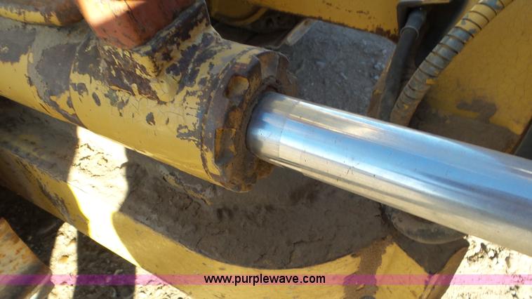 image for item J8259 1984 Fiat-Allis FD5 dozer