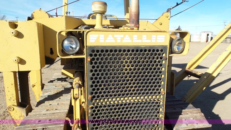 image for item J8259 1984 Fiat-Allis FD5 dozer