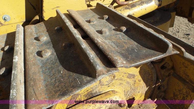 image for item J8259 1984 Fiat-Allis FD5 dozer