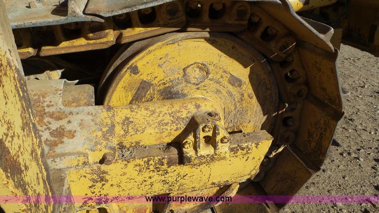 image for item J8259 1984 Fiat-Allis FD5 dozer