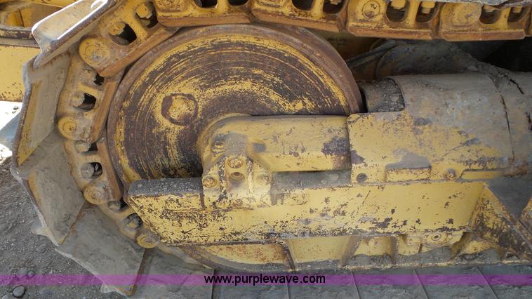 image for item J8259 1984 Fiat-Allis FD5 dozer