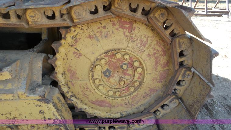 image for item J8259 1984 Fiat-Allis FD5 dozer