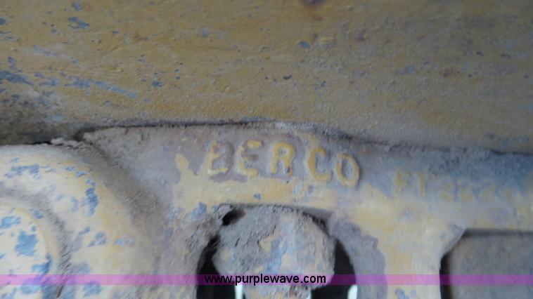 image for item J8259 1984 Fiat-Allis FD5 dozer