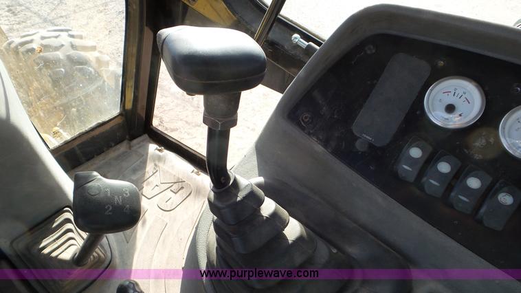 image for item J8260 2001 Caterpillar 420D backhoe