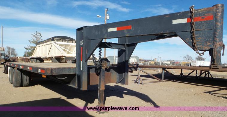 image for item J8262 1993 J-Rod 96-25TDG equipment trailer