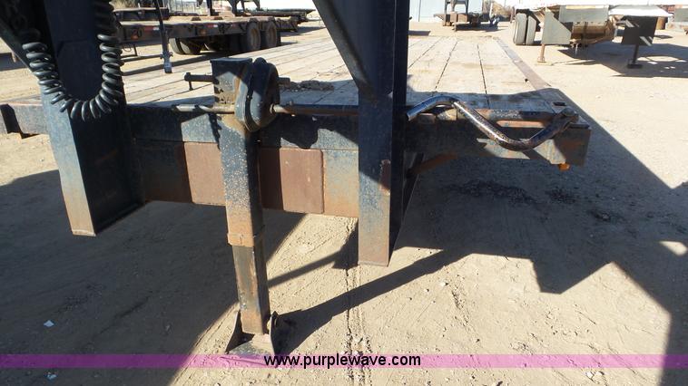 image for item J8262 1993 J-Rod 96-25TDG equipment trailer