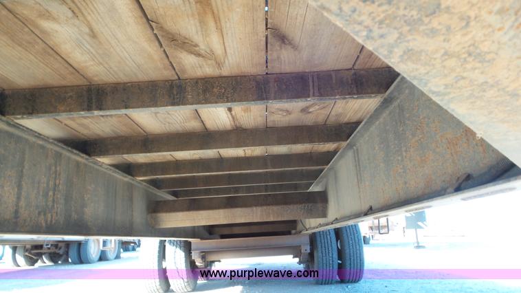 image for item J8262 1993 J-Rod 96-25TDG equipment trailer