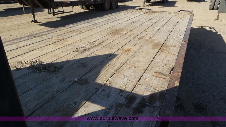 image for item J8262 1993 J-Rod 96-25TDG equipment trailer