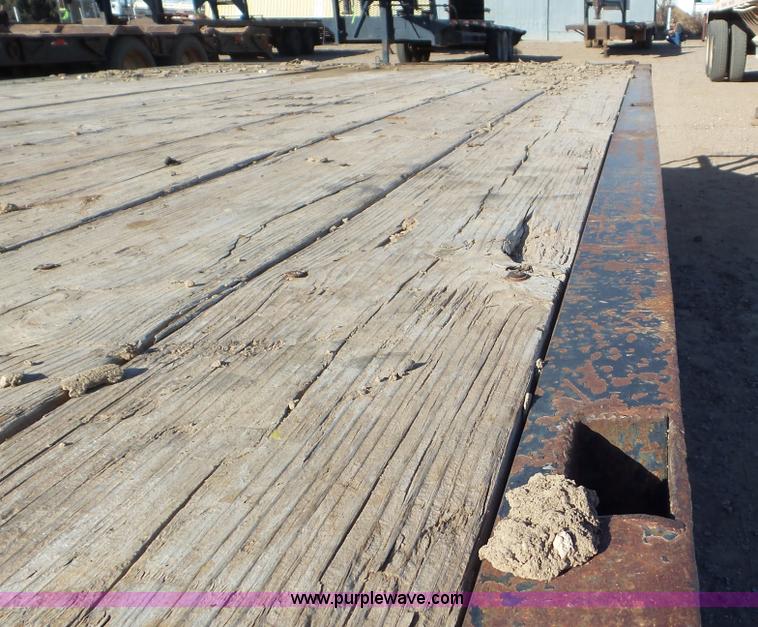 image for item J8262 1993 J-Rod 96-25TDG equipment trailer