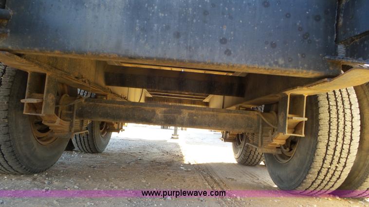 image for item J8262 1993 J-Rod 96-25TDG equipment trailer