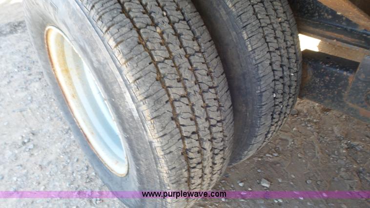 image for item J8262 1993 J-Rod 96-25TDG equipment trailer