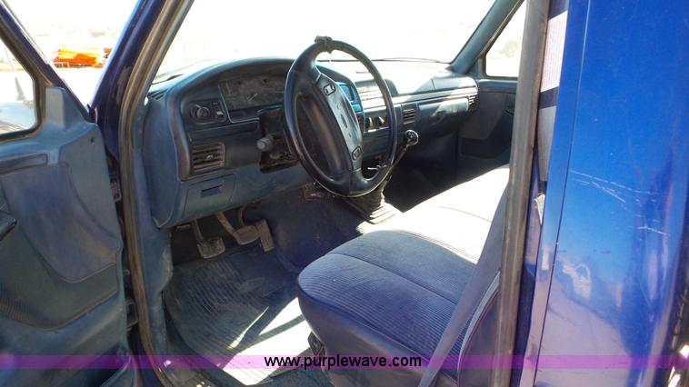 image for item K6976 1996 Ford F450 Super Duty flatbed truck