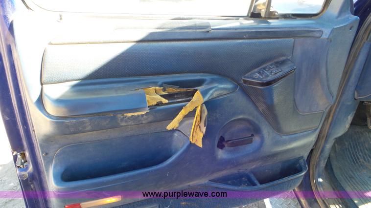 image for item K6976 1996 Ford F450 Super Duty flatbed truck