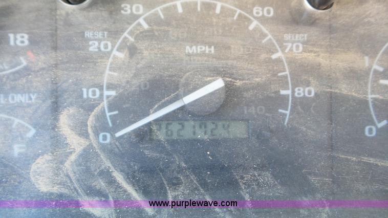 image for item K6976 1996 Ford F450 Super Duty flatbed truck