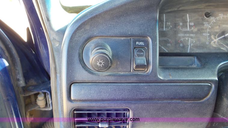 image for item K6976 1996 Ford F450 Super Duty flatbed truck