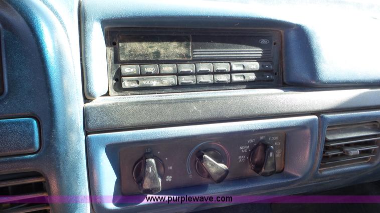 image for item K6976 1996 Ford F450 Super Duty flatbed truck