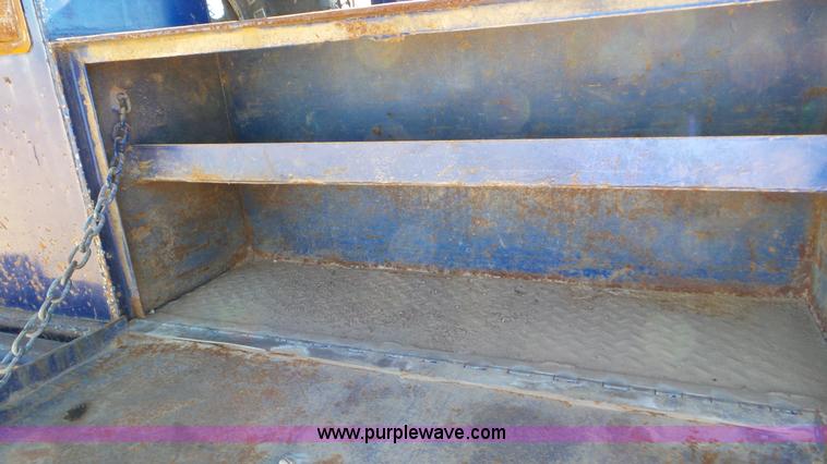 image for item K6976 1996 Ford F450 Super Duty flatbed truck