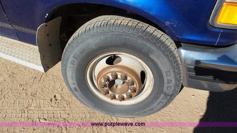 image for item K6976 1996 Ford F450 Super Duty flatbed truck