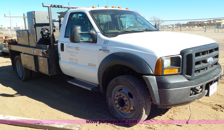 image for item K6978 2007 Ford F450 Super Duty flatbed truck