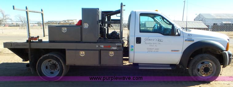 image for item K6978 2007 Ford F450 Super Duty flatbed truck