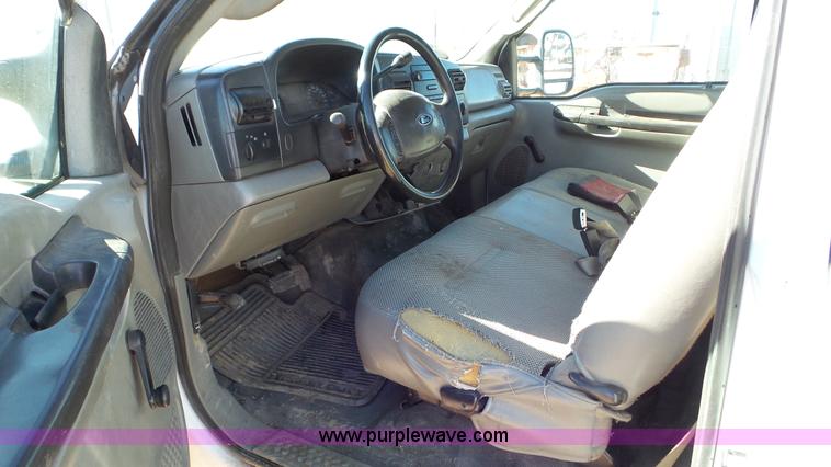 image for item K6978 2007 Ford F450 Super Duty flatbed truck