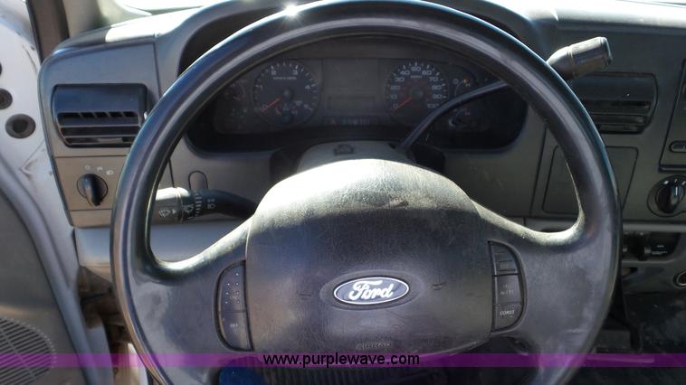 image for item K6978 2007 Ford F450 Super Duty flatbed truck