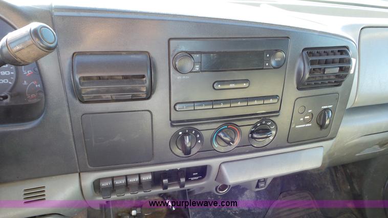 image for item K6978 2007 Ford F450 Super Duty flatbed truck