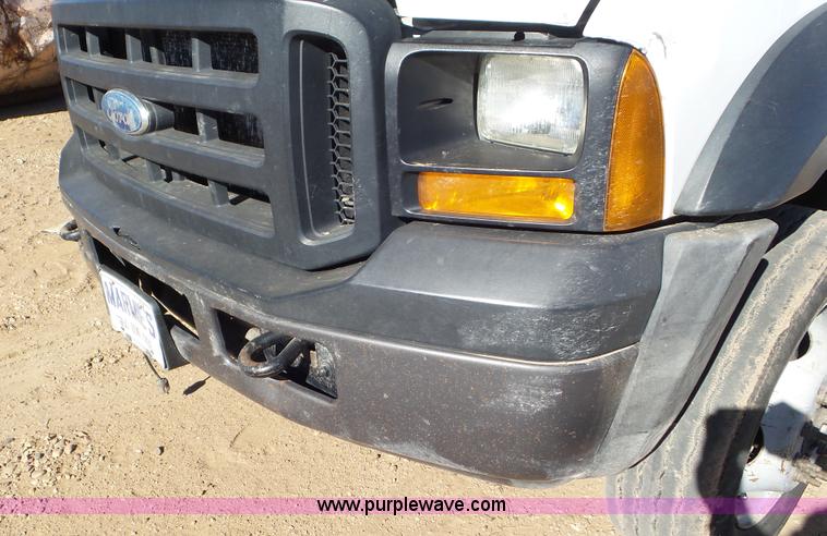 image for item K6978 2007 Ford F450 Super Duty flatbed truck