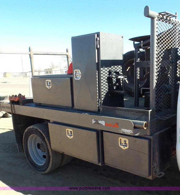 image for item K6978 2007 Ford F450 Super Duty flatbed truck