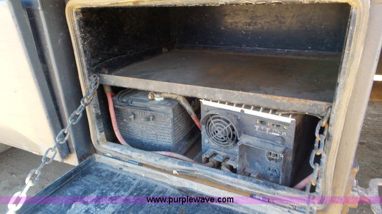 image for item K6978 2007 Ford F450 Super Duty flatbed truck