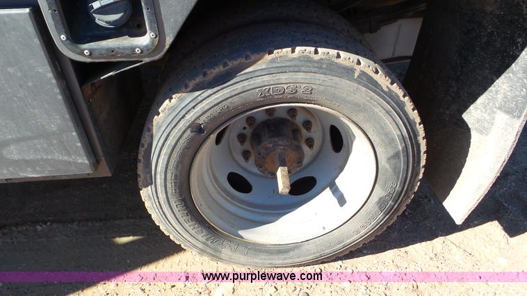 image for item K6978 2007 Ford F450 Super Duty flatbed truck