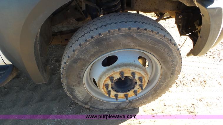 image for item K6978 2007 Ford F450 Super Duty flatbed truck