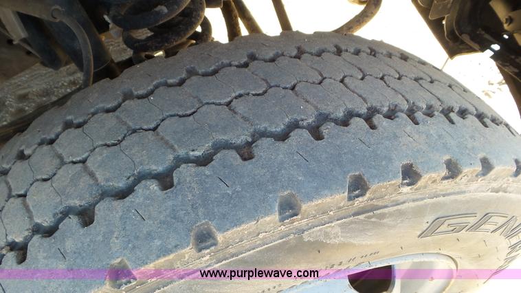 image for item K6978 2007 Ford F450 Super Duty flatbed truck