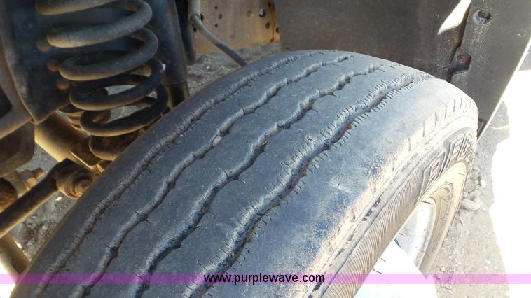 image for item K6978 2007 Ford F450 Super Duty flatbed truck