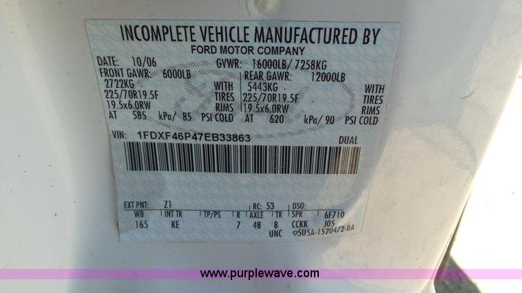 image for item K6978 2007 Ford F450 Super Duty flatbed truck