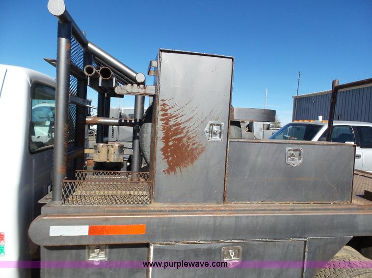 image for item K6994 2000 Ford F550 Super Duty flatbed truck