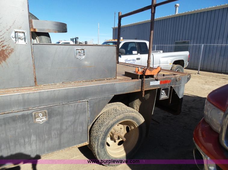 image for item K6994 2000 Ford F550 Super Duty flatbed truck