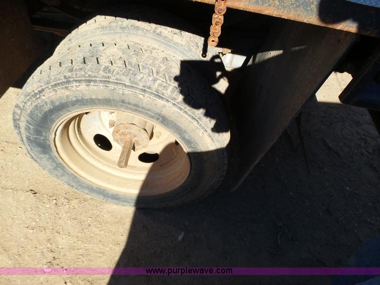 image for item K6994 2000 Ford F550 Super Duty flatbed truck